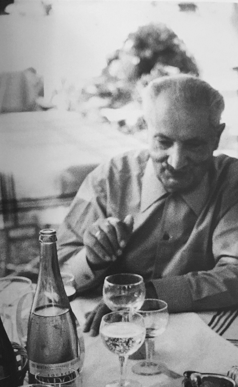 Martin Heidegger during lunch, in the garden of the Hotel du Chasselas. Summer 1966